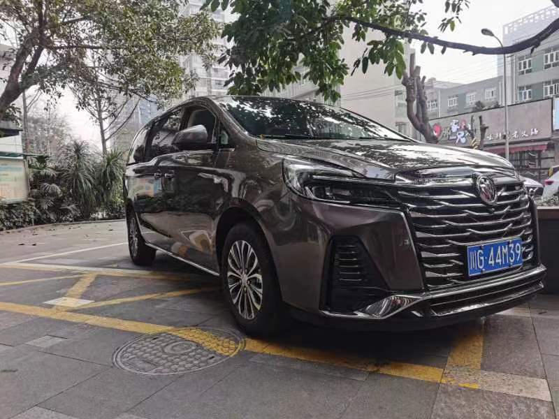 汽车保养核心要点解析：机械结构、电子系统与损耗件管理